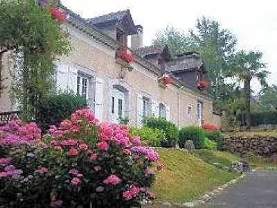Couette-café Anousta 3*