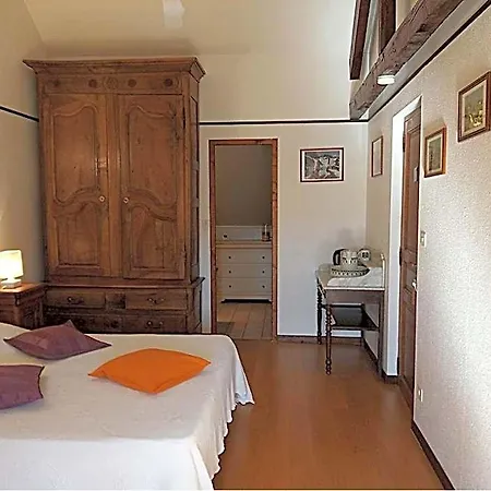 Couette-café Anousta 3*